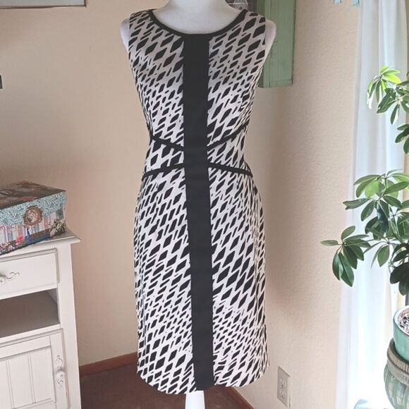 Sangria Black and White Patterned Dress - Picture 1 of 11